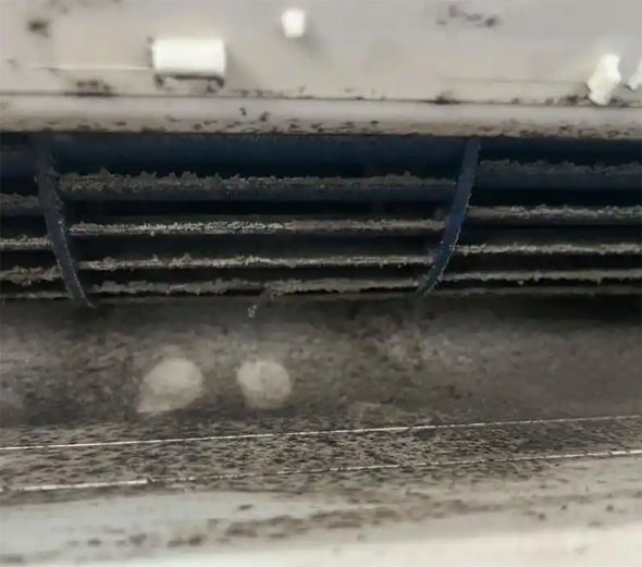 五通桥空调吹的风有股烧焦味是怎么回事